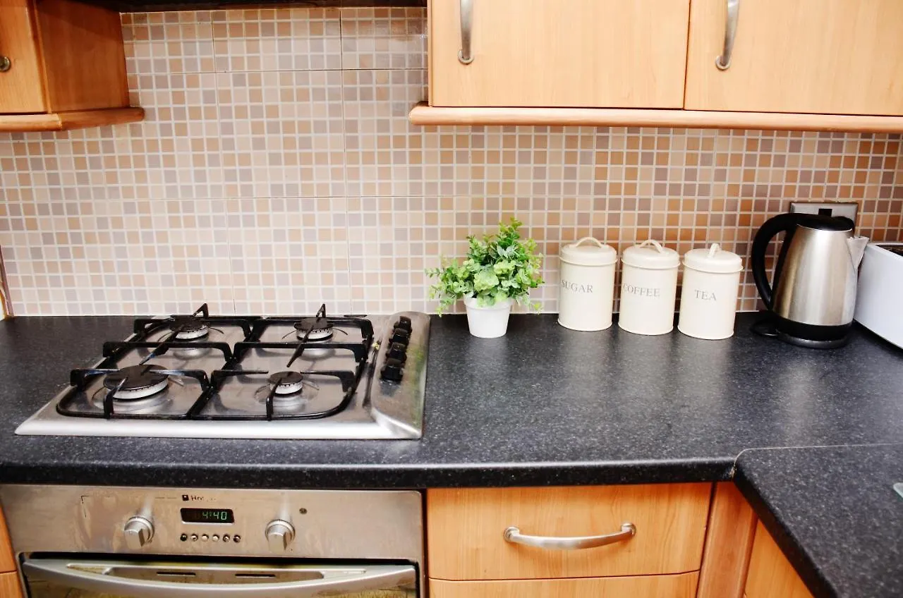 1Fg Dreams Unlimited Serviced Accommodation- Staines - Heathrow Stanwell 0*,  United Kingdom