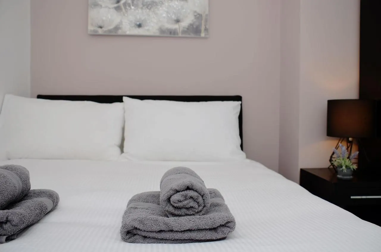 Holiday home 1Fg Dreams Unlimited Serviced Accommodation- Staines - Heathrow Stanwell