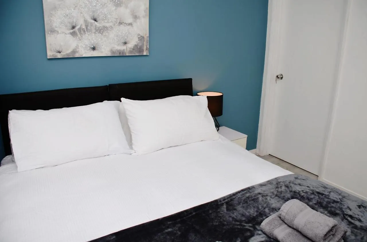 1Fg Dreams Unlimited Serviced Accommodation- Staines - Heathrow Stanwell 0*,