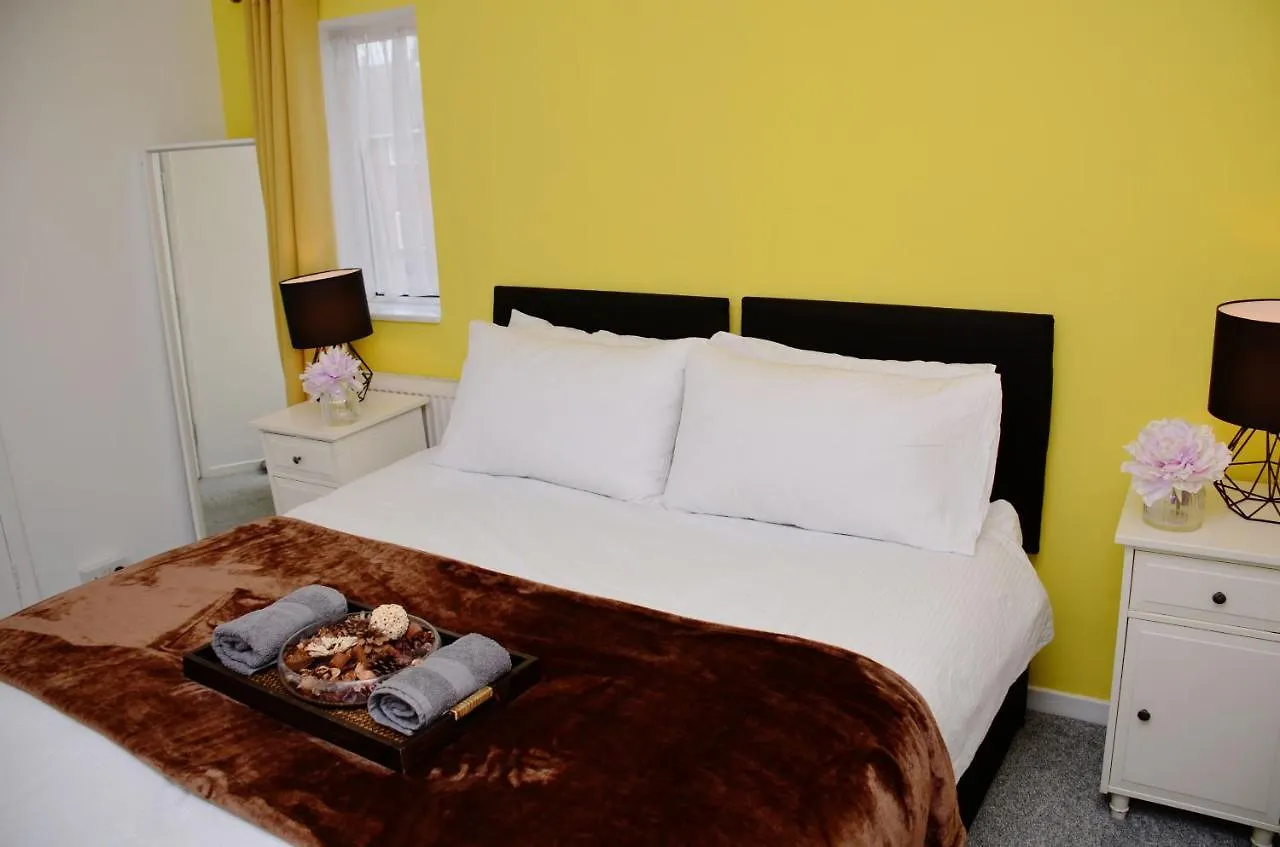 1Fg Dreams Unlimited Serviced Accommodation- Staines - Heathrow Stanwell 0*,  United Kingdom