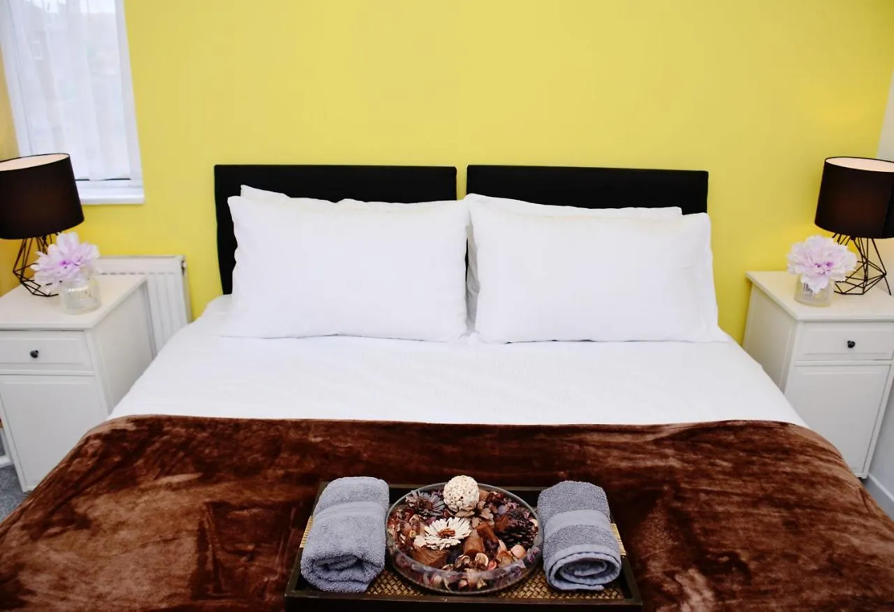 1Fg Dreams Unlimited Serviced Accommodation- Staines - Heathrow Stanwell