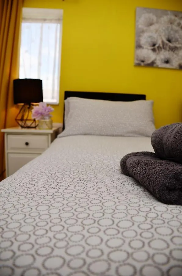 Holiday home 1Fg Dreams Unlimited Serviced Accommodation- Staines - Heathrow Stanwell