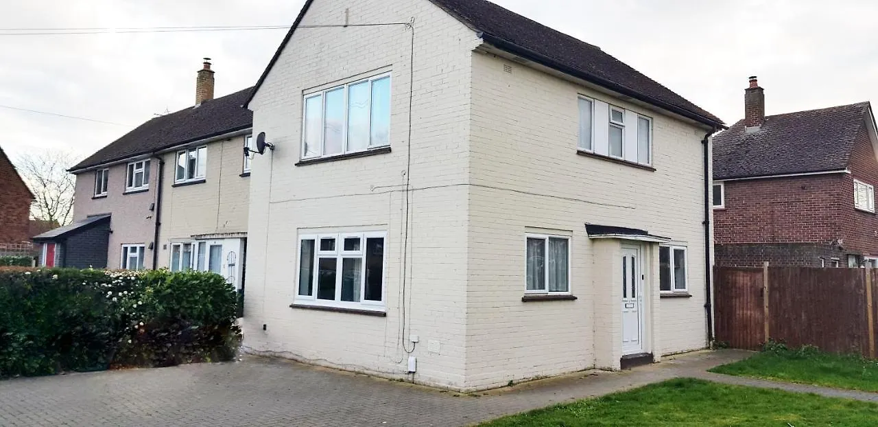 1Fg Dreams Unlimited Serviced Accommodation- Staines - Heathrow Stanwell Holiday home