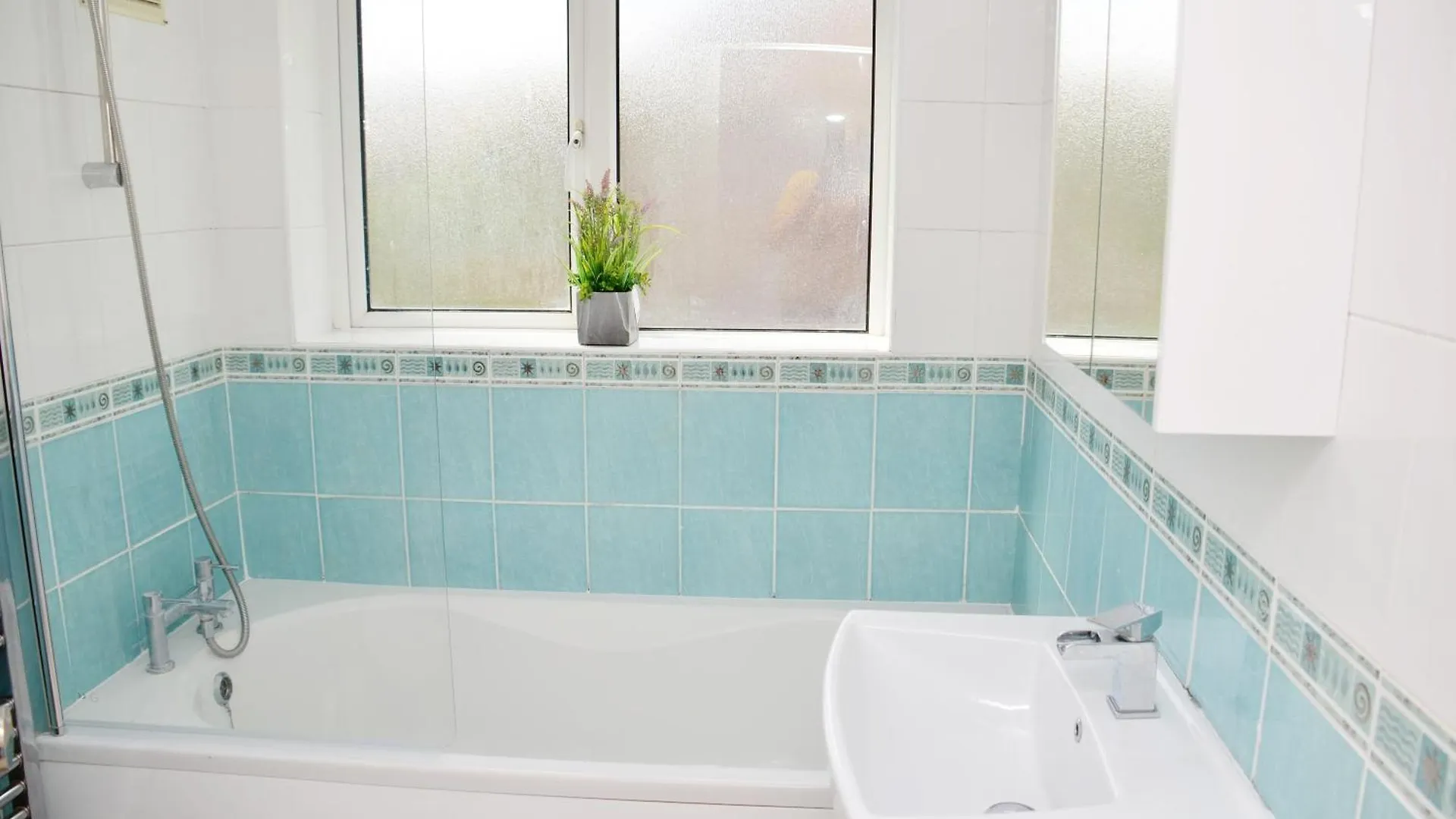 1Fg Dreams Unlimited Serviced Accommodation- Staines - Heathrow Stanwell